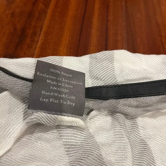 Vince Camuto Plaid Scarf Shawl Infinity Beige Tan White Wrap Accessory Soft 2 Pk - Picture 5 of 8